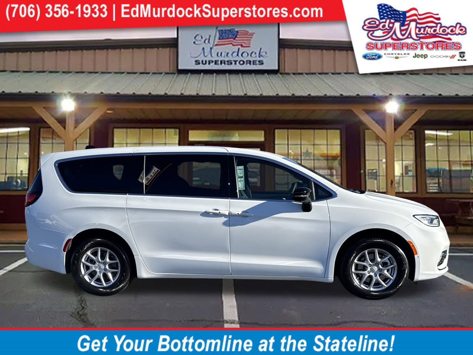 2026 Chrysler Pacifica Select's photo