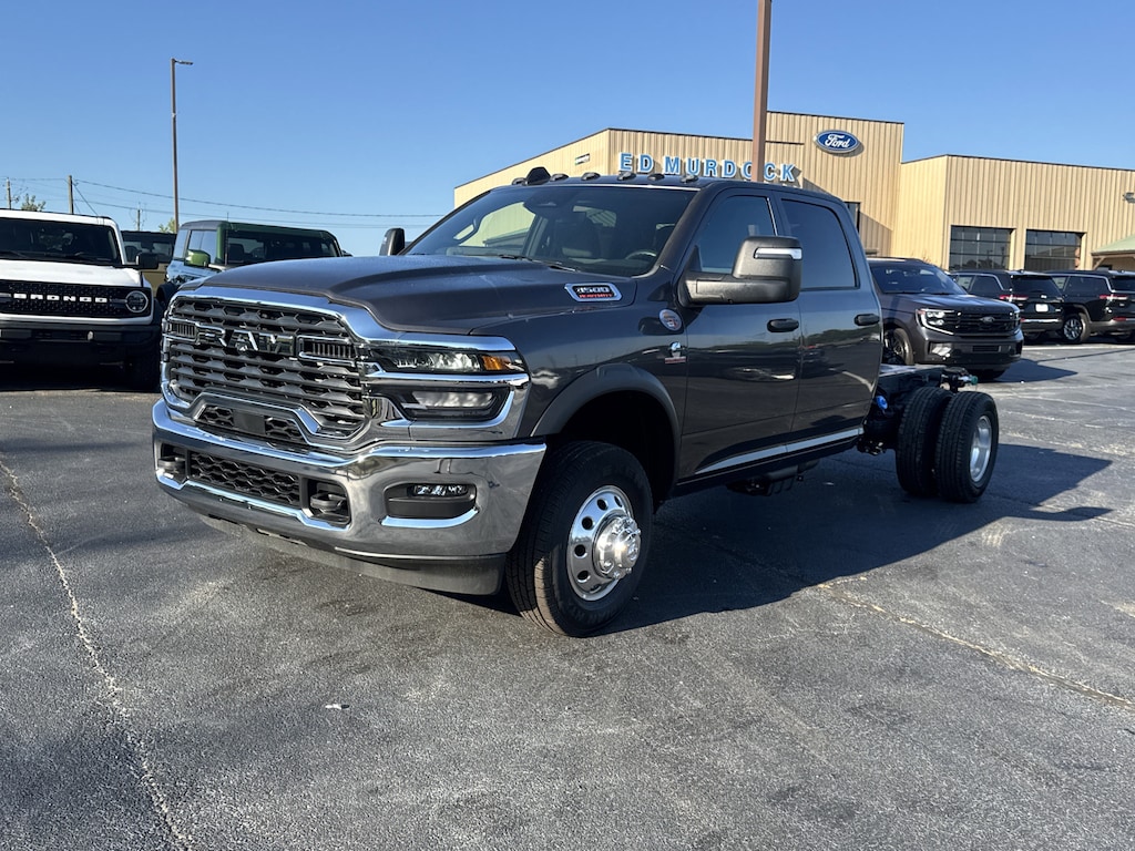 New 2025 Ram 3500 Chassis Cab 3500 TRADESMAN CREW CAB CHASSIS 4X4 60' CA Pickup
