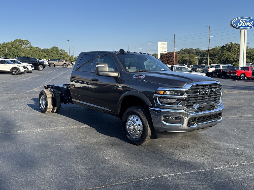 New 2025 Ram 3500 Chassis Cab 3500 TRADESMAN CREW CAB CHASSIS 4X4 60' CA Pickup
