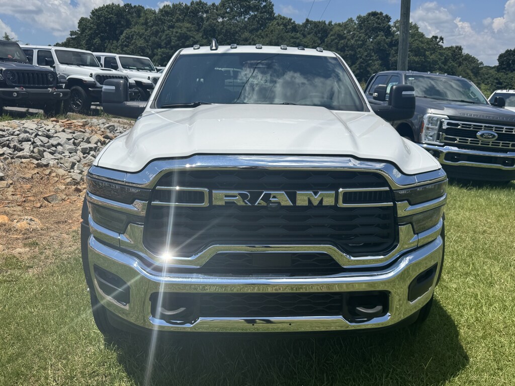 New 2026 Ram 5500 Chassis Cab TRADESMAN CREW 4X4 84' CA Pickup