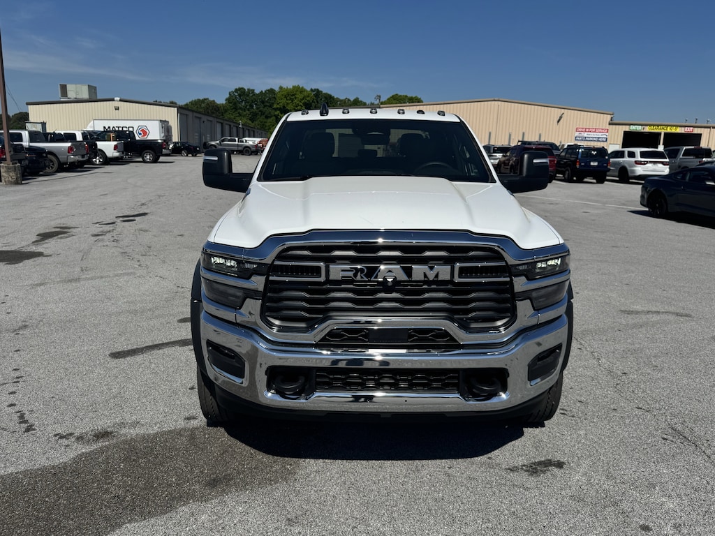 New 2026 Ram 5500 Chassis Cab TRADESMAN CREW 4X4 84' CA Pickup