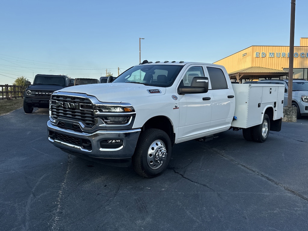 New 2025 Ram 3500 Chassis Cab 3500 TRADESMAN CREW CAB CHASSIS 4X4 60' CA Pickup