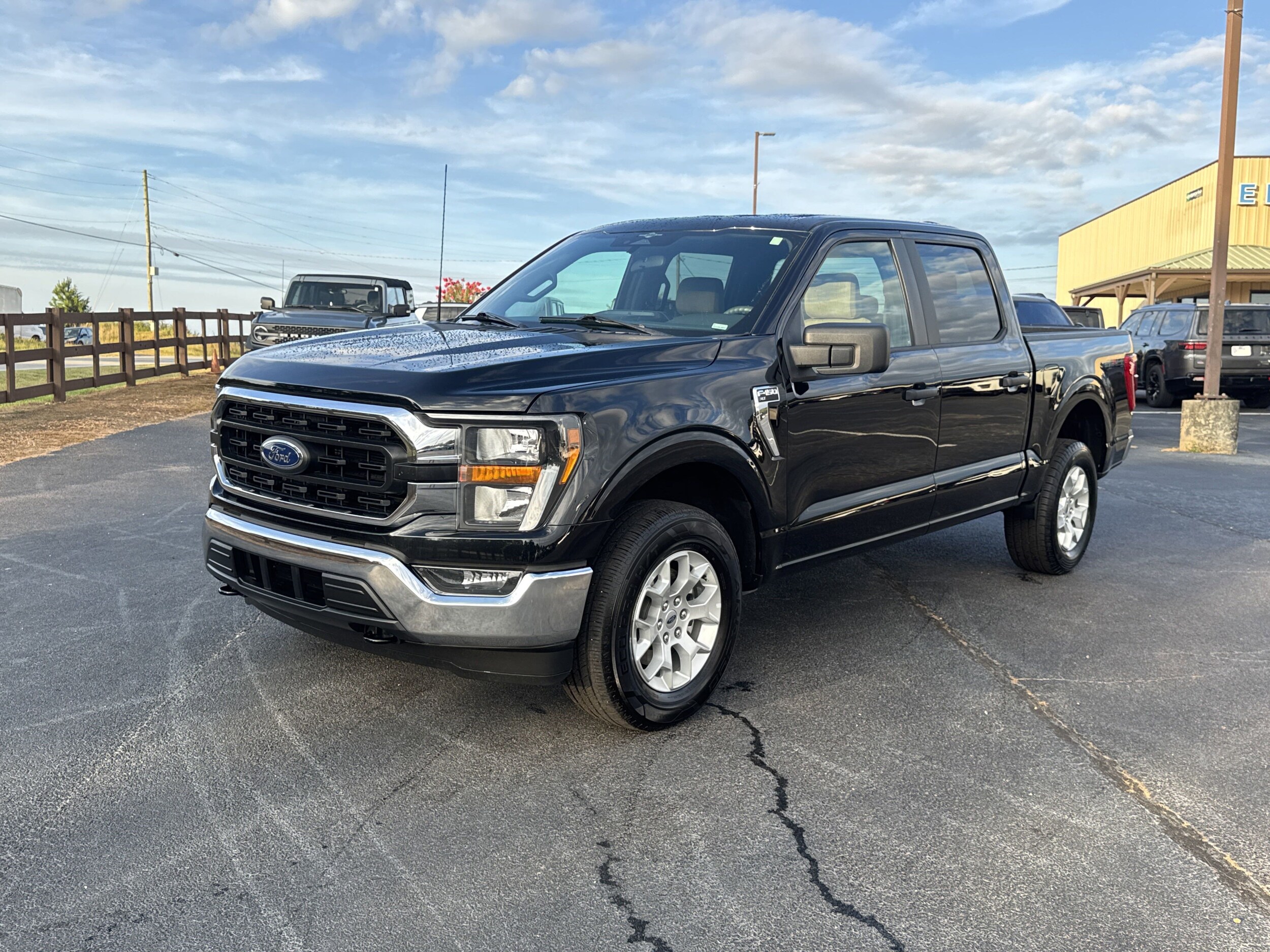 2023 Ford F-150 XLT photo 2