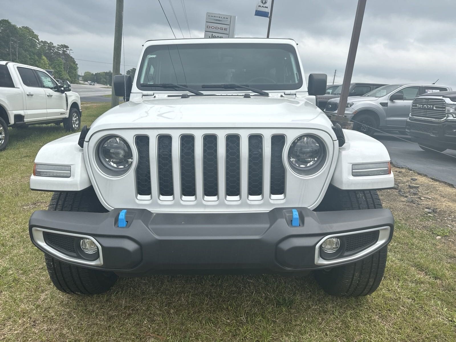 2023 Jeep Wrangler 4xe Sahara photo 3