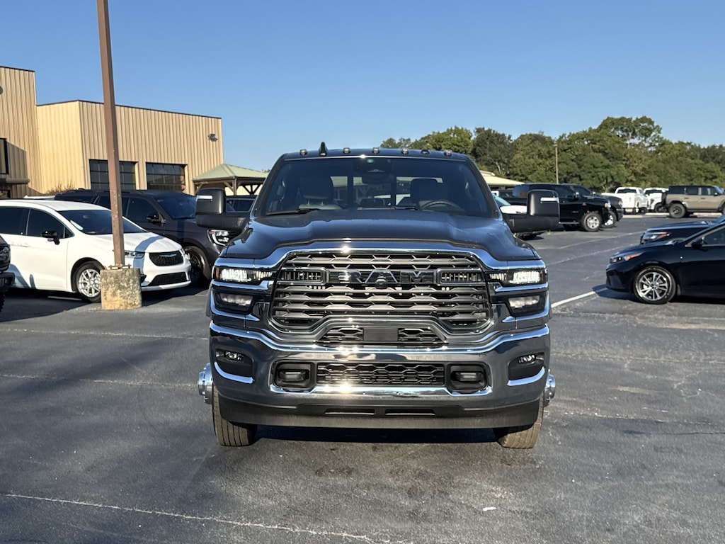 New 2025 Ram 3500 Chassis Cab 3500 TRADESMAN CREW CAB CHASSIS 4X4 60' CA Pickup