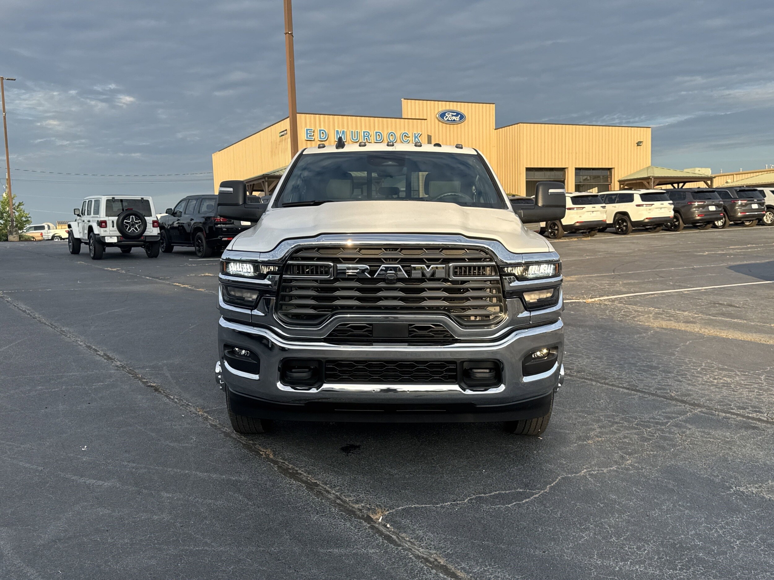 2025 Ram 3500 Tradesman photo 2