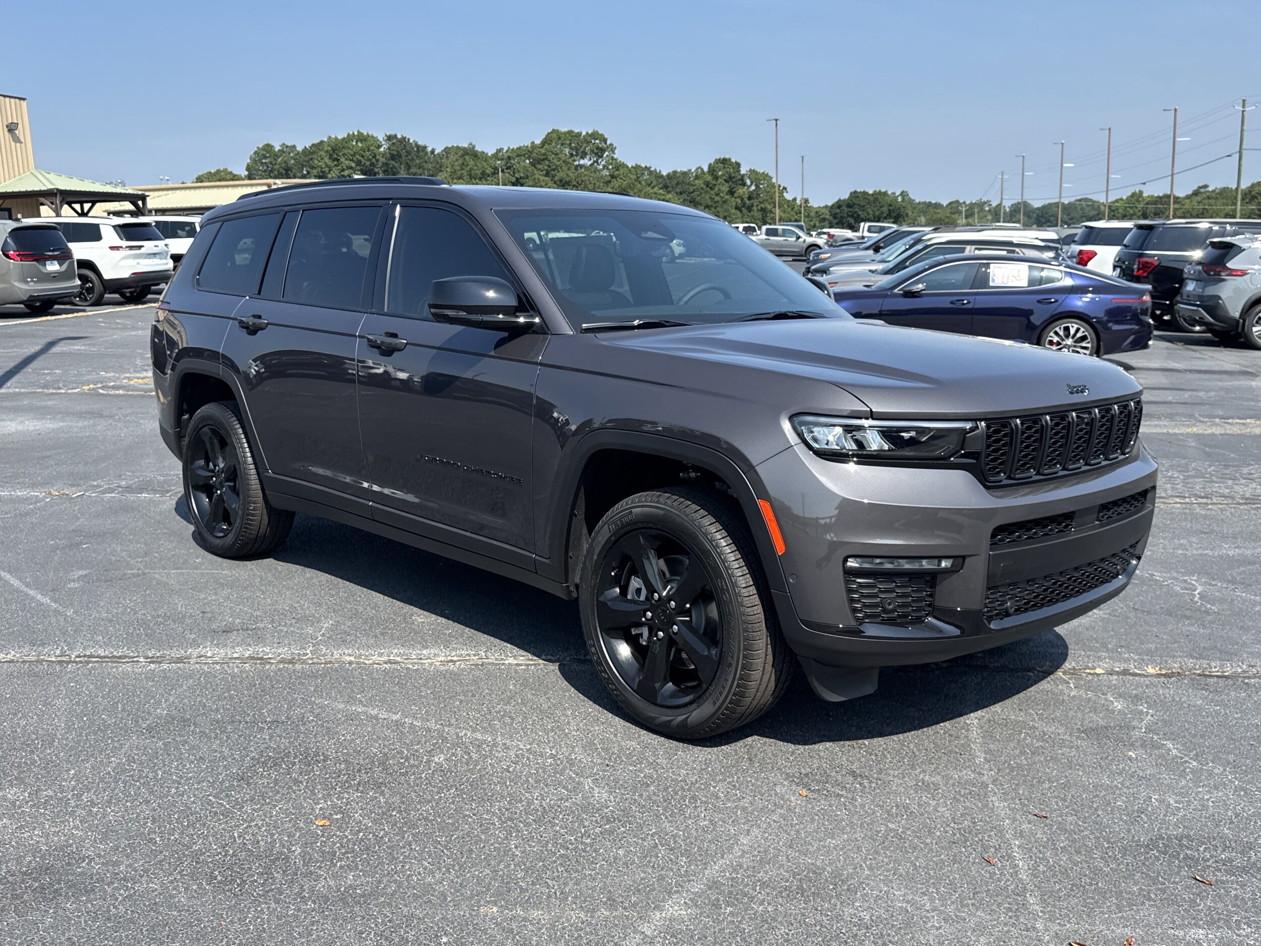 2025 Jeep Grand Cherokee Limited photo 4
