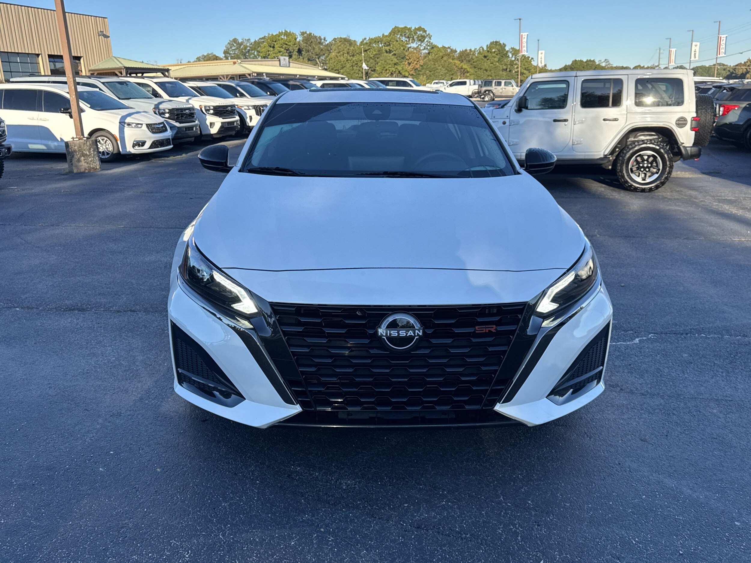 2024 Nissan Altima 2.5 SR photo 3