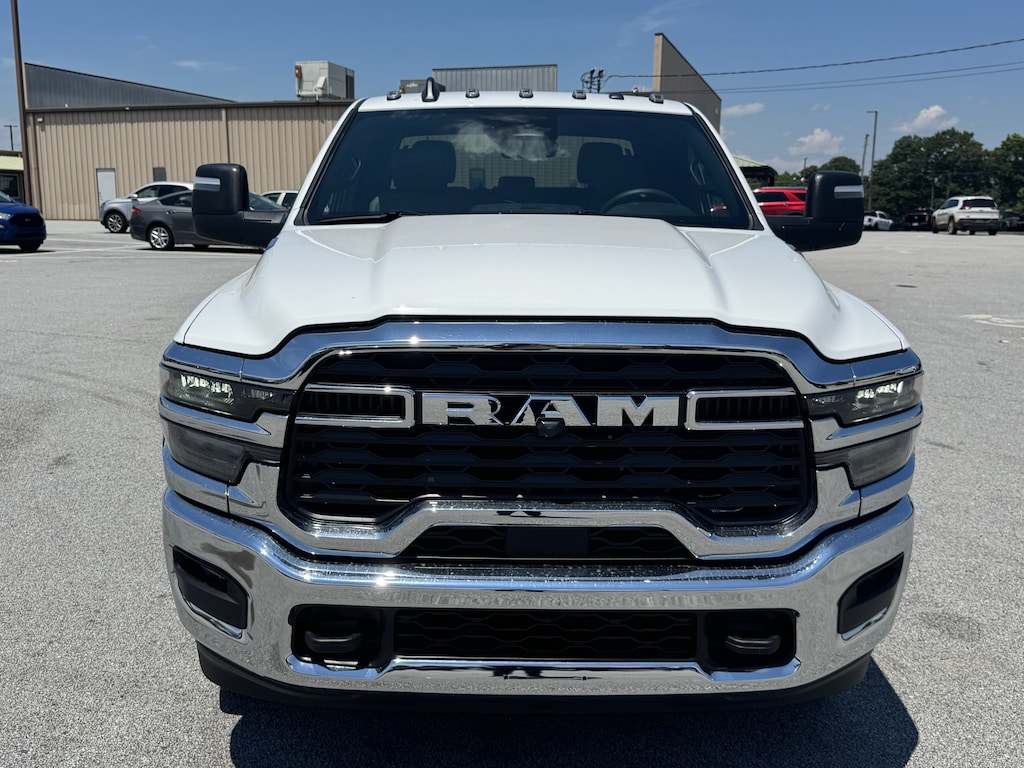 New 2026 Ram 3500 TRADESMAN CREW CAB CHASSIS 4X4 60' CA Pickup