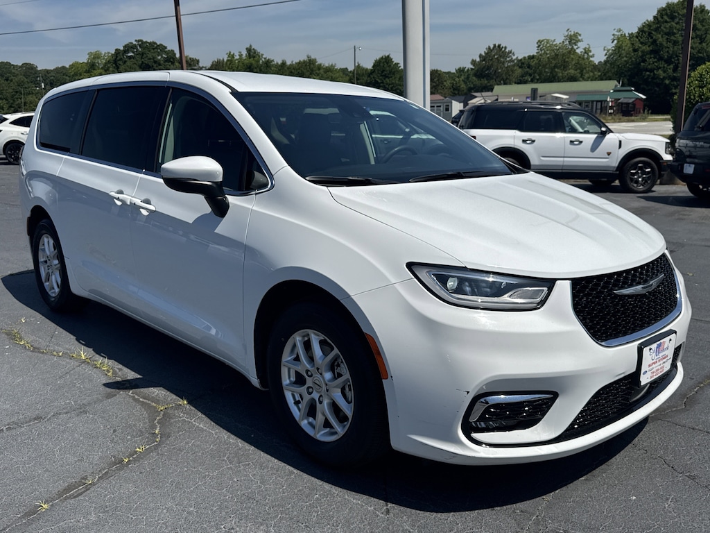 Used 2023 Chrysler Pacifica Touring L Touring L FWD