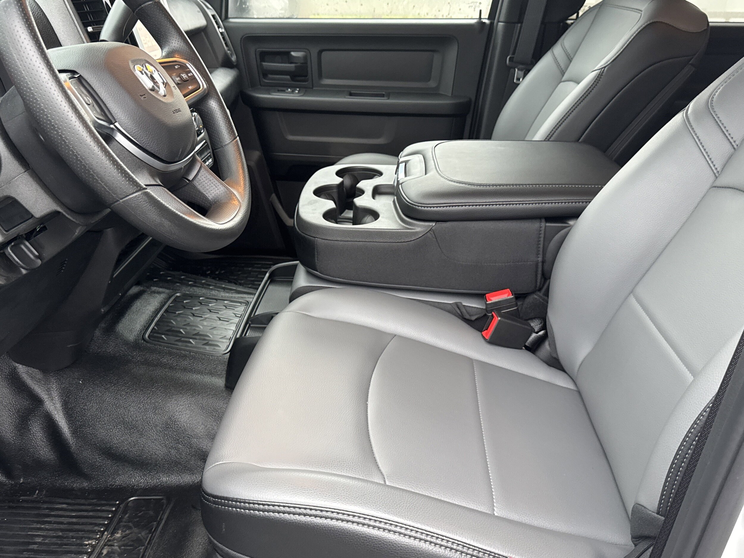 2025 RAM 3500 Chassis Tradesman - Photo 16
