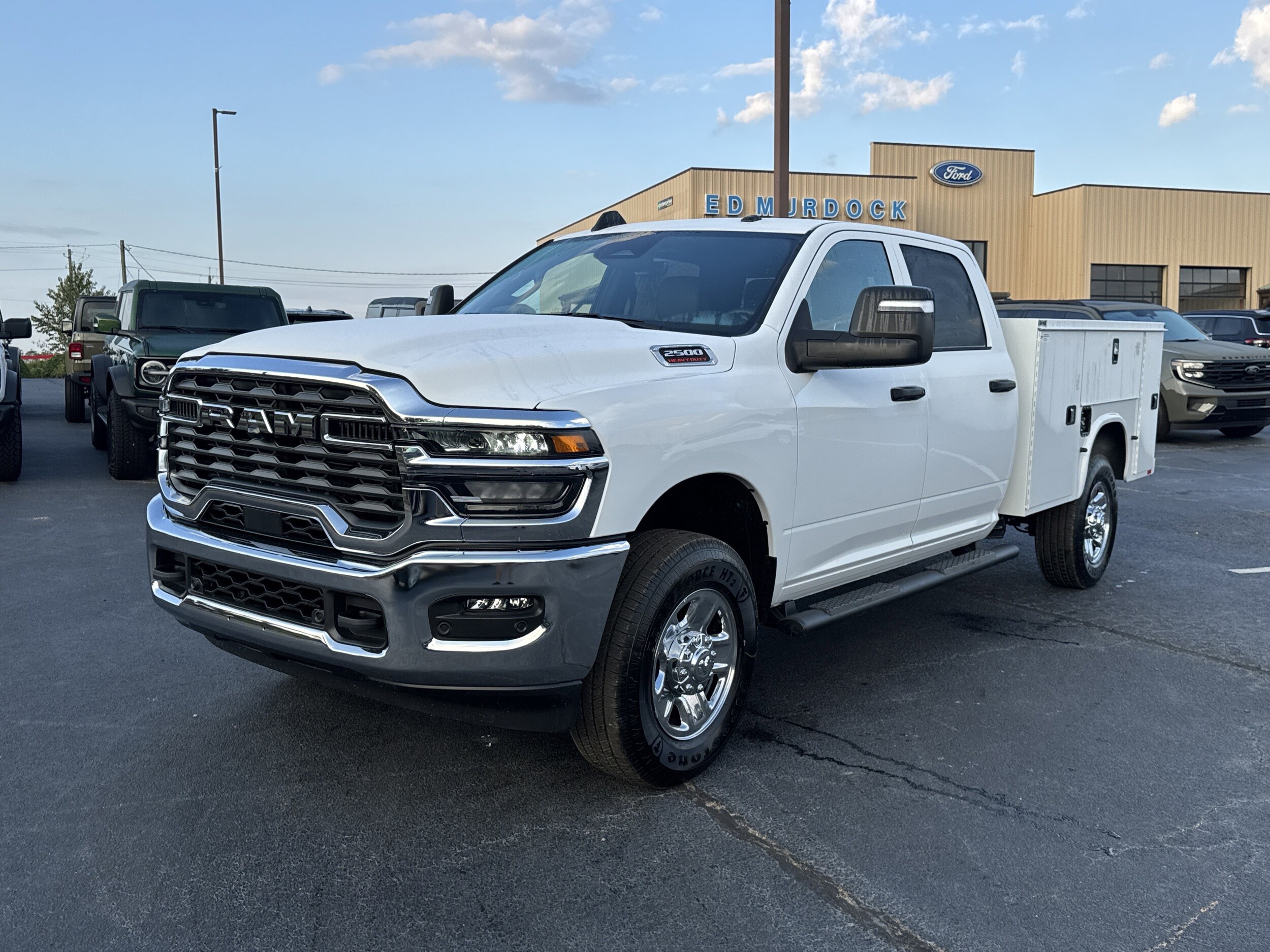 2025 Ram 2500 Tradesman photo 2