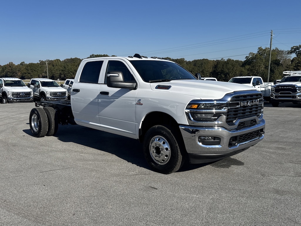 New 2026 Ram 3500 Chassis Cab 3500 TRADESMAN CREW CAB CHASSIS 4X4 60' CA Pickup