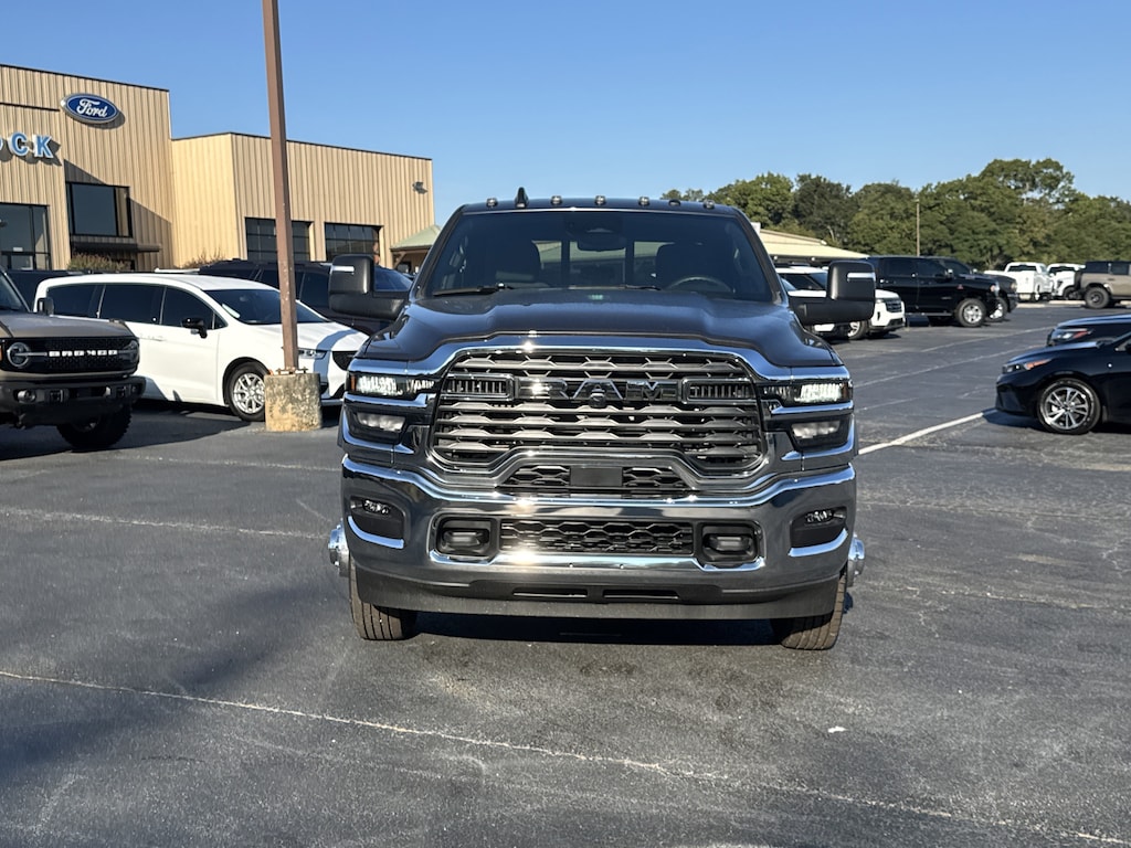 New 2025 Ram 3500 Chassis Cab 3500 TRADESMAN CREW CAB CHASSIS 4X4 60' CA Pickup