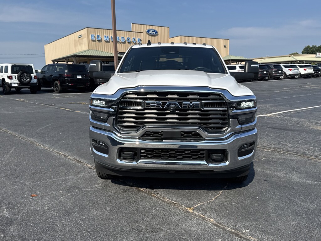 New 2025 Ram 3500 Chassis Cab 3500 TRADESMAN CREW CAB CHASSIS 4X4 60' CA Pickup