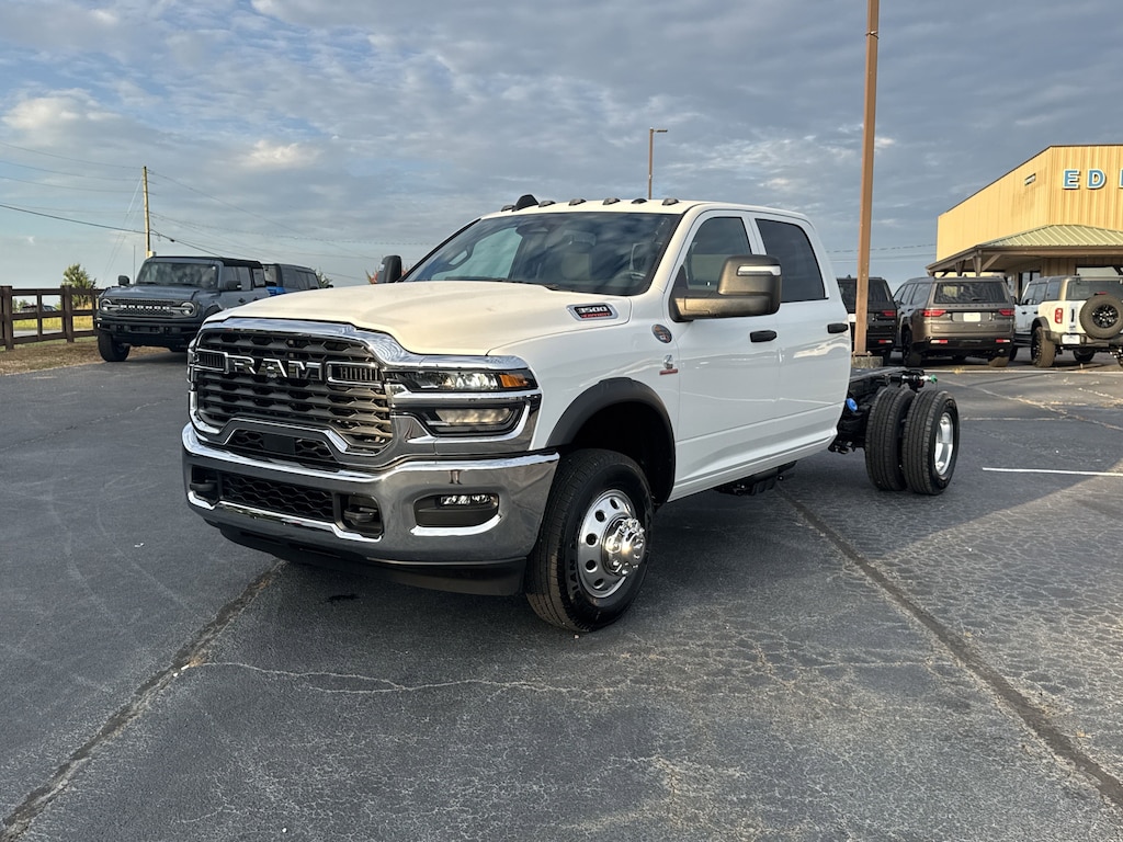 New 2025 Ram 3500 Chassis Cab 3500 TRADESMAN CREW CAB CHASSIS 4X4 60' CA Pickup