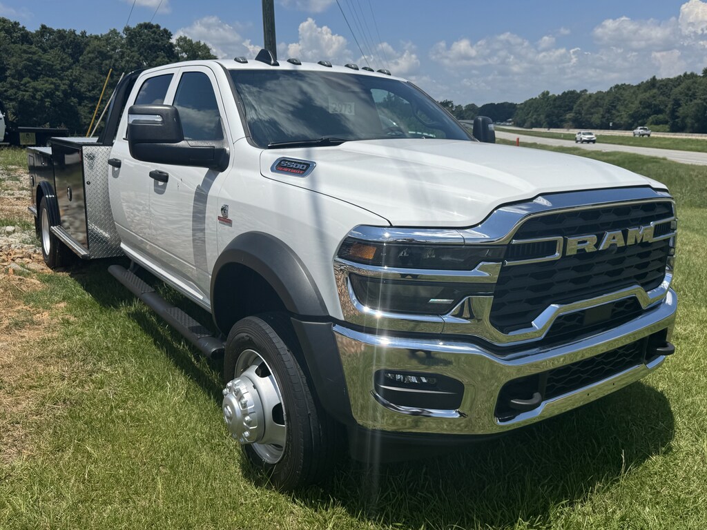 New 2026 Ram 5500 Chassis Cab TRADESMAN CREW 4X4 84' CA Pickup
