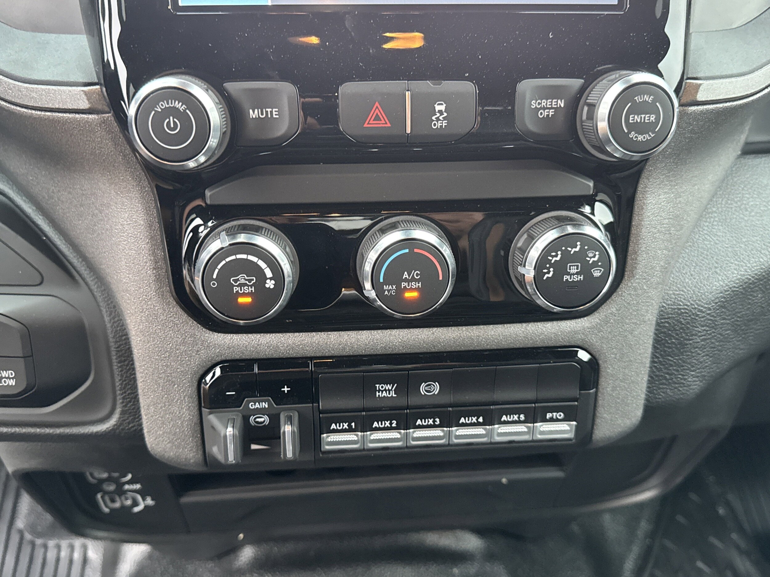 2025 RAM 3500 Chassis Tradesman - Photo 24