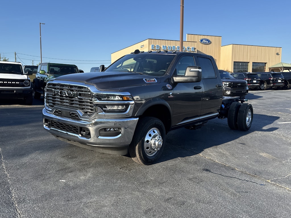 New 2025 Ram 3500 Chassis Cab 3500 TRADESMAN CREW CAB CHASSIS 4X4 60' CA Pickup