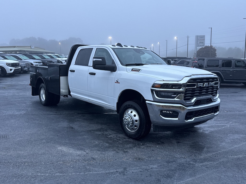 New 2025 Ram 3500 Chassis Cab 3500 TRADESMAN CREW CAB CHASSIS 4X4 60' CA Pickup
