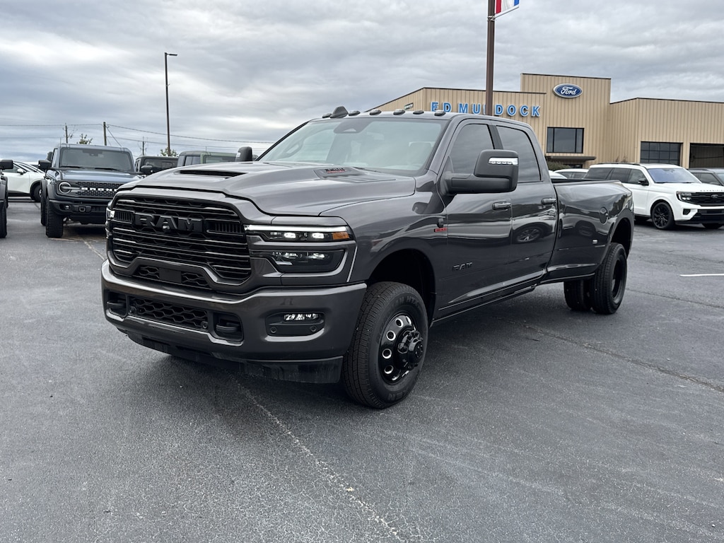 New 2025 Ram 3500 LARAMIE CREW CAB 4X4 8' BOX Pickup