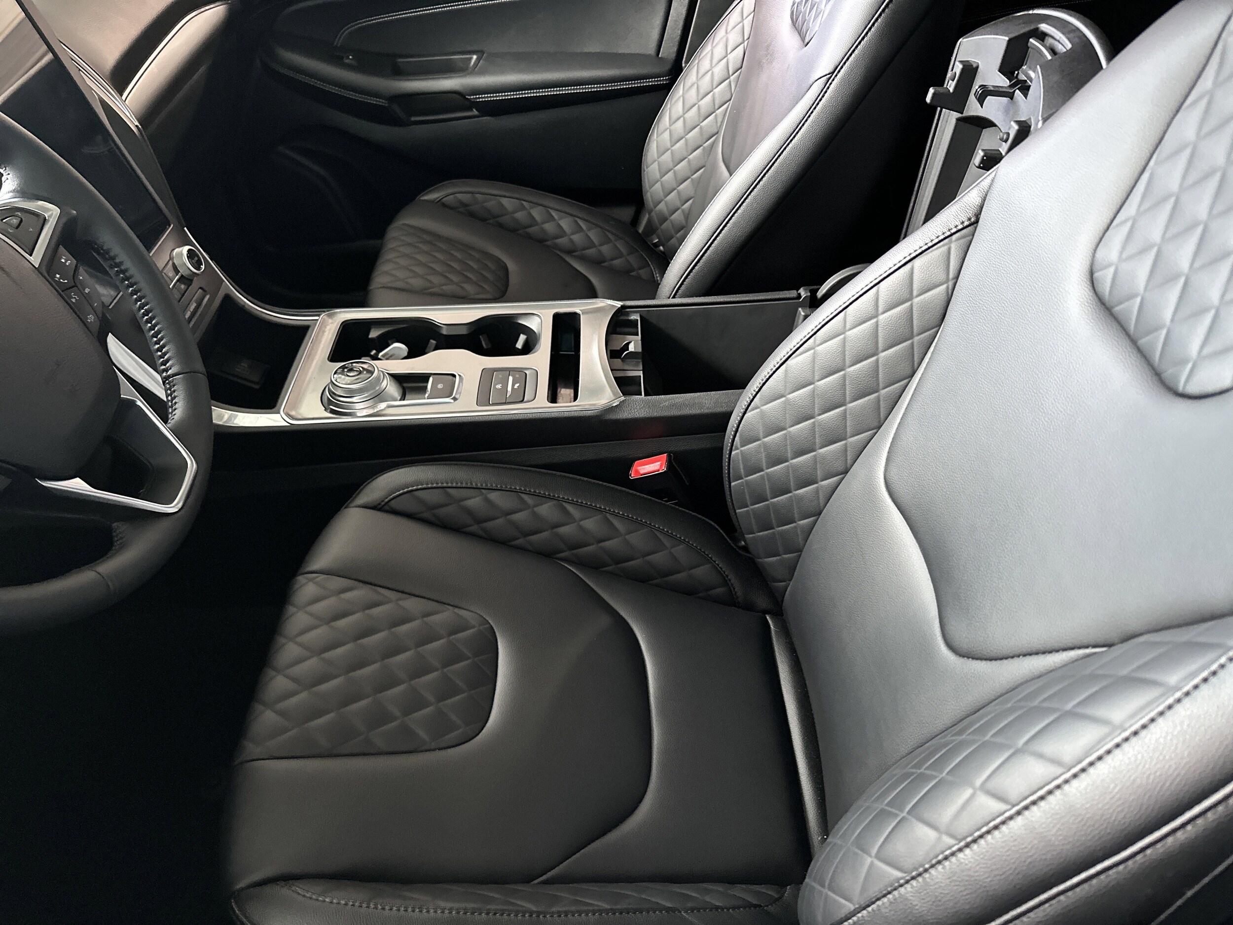 2024 Ford Edge Titanium photo 3