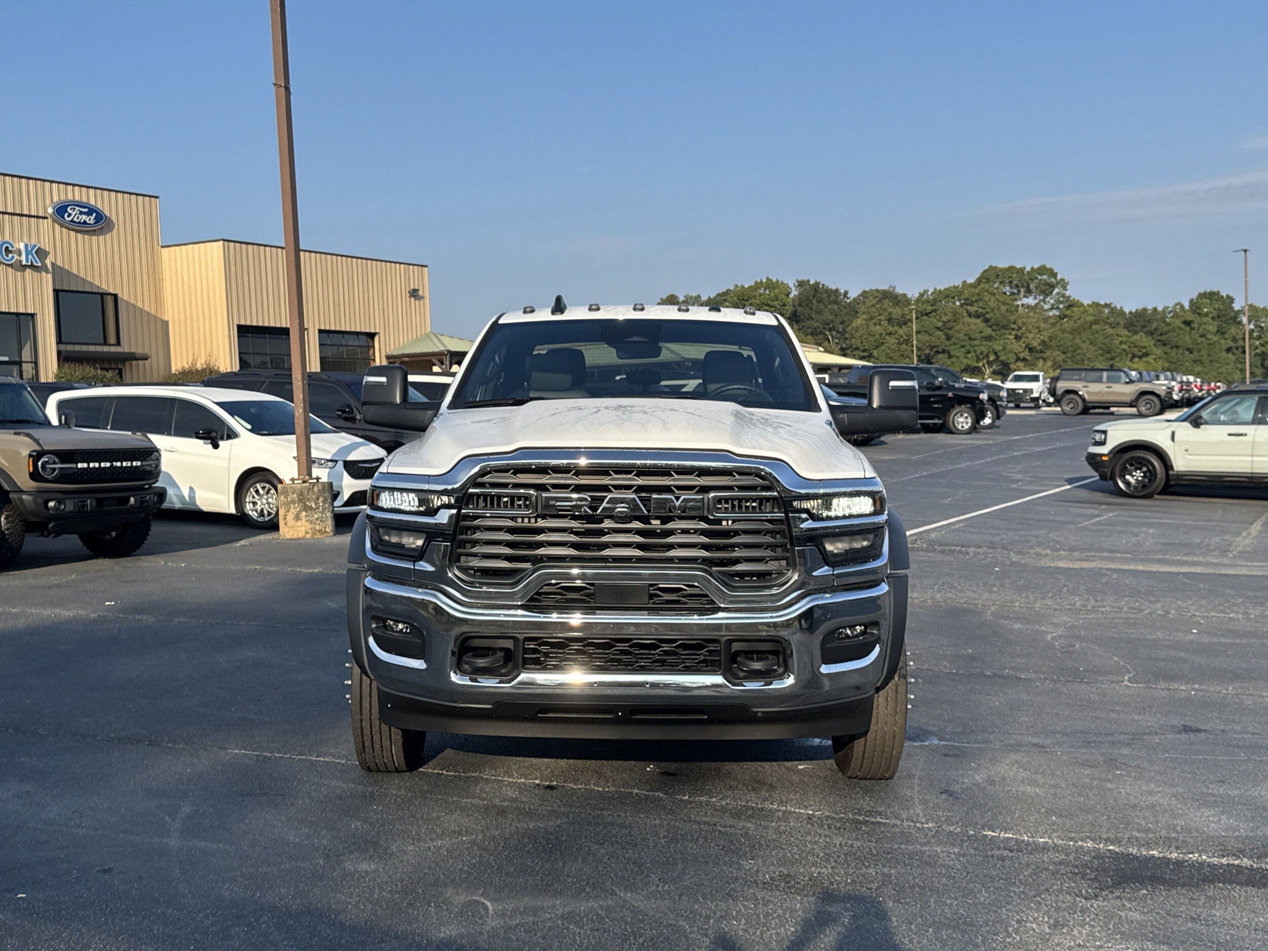 2025 Ram 4500 Tradesman photo 2