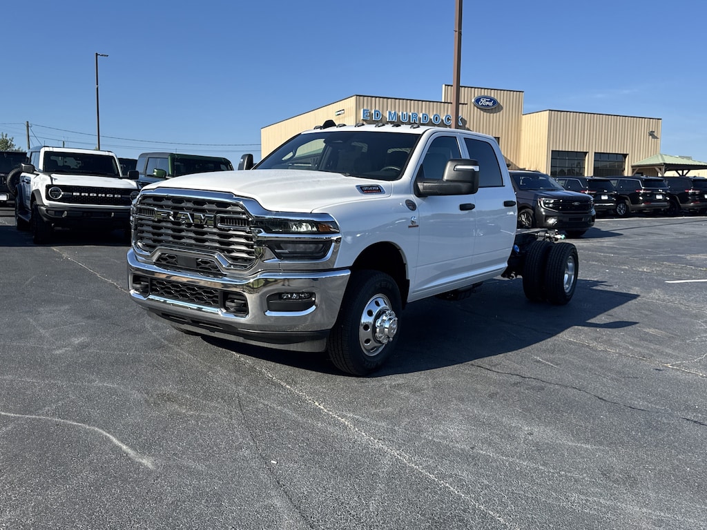 New 2025 Ram 3500 Chassis Cab 3500 TRADESMAN CREW CAB CHASSIS 4X4 60' CA Pickup