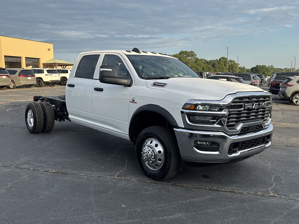 New 2025 Ram 3500 Chassis Cab 3500 TRADESMAN CREW CAB CHASSIS 4X4 60' CA Pickup