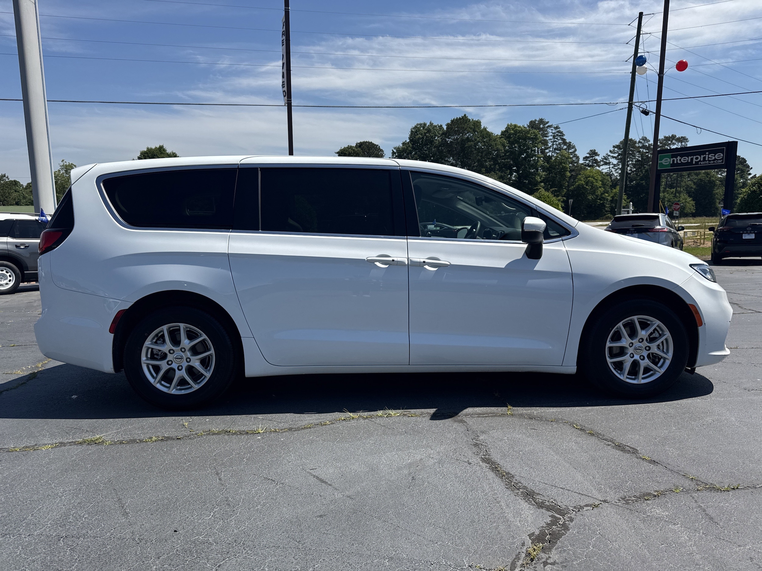 2023 Chrysler Pacifica Touring L's photo