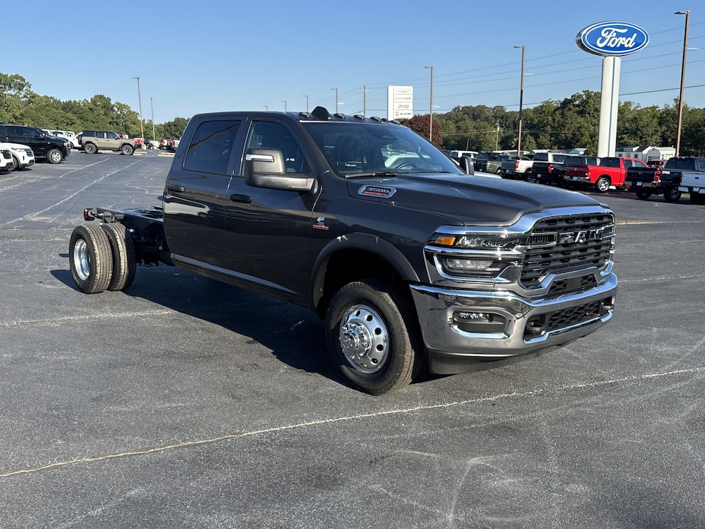 New 2025 Ram 3500 Chassis Cab 3500 TRADESMAN CREW CAB CHASSIS 4X4 60' CA Pickup