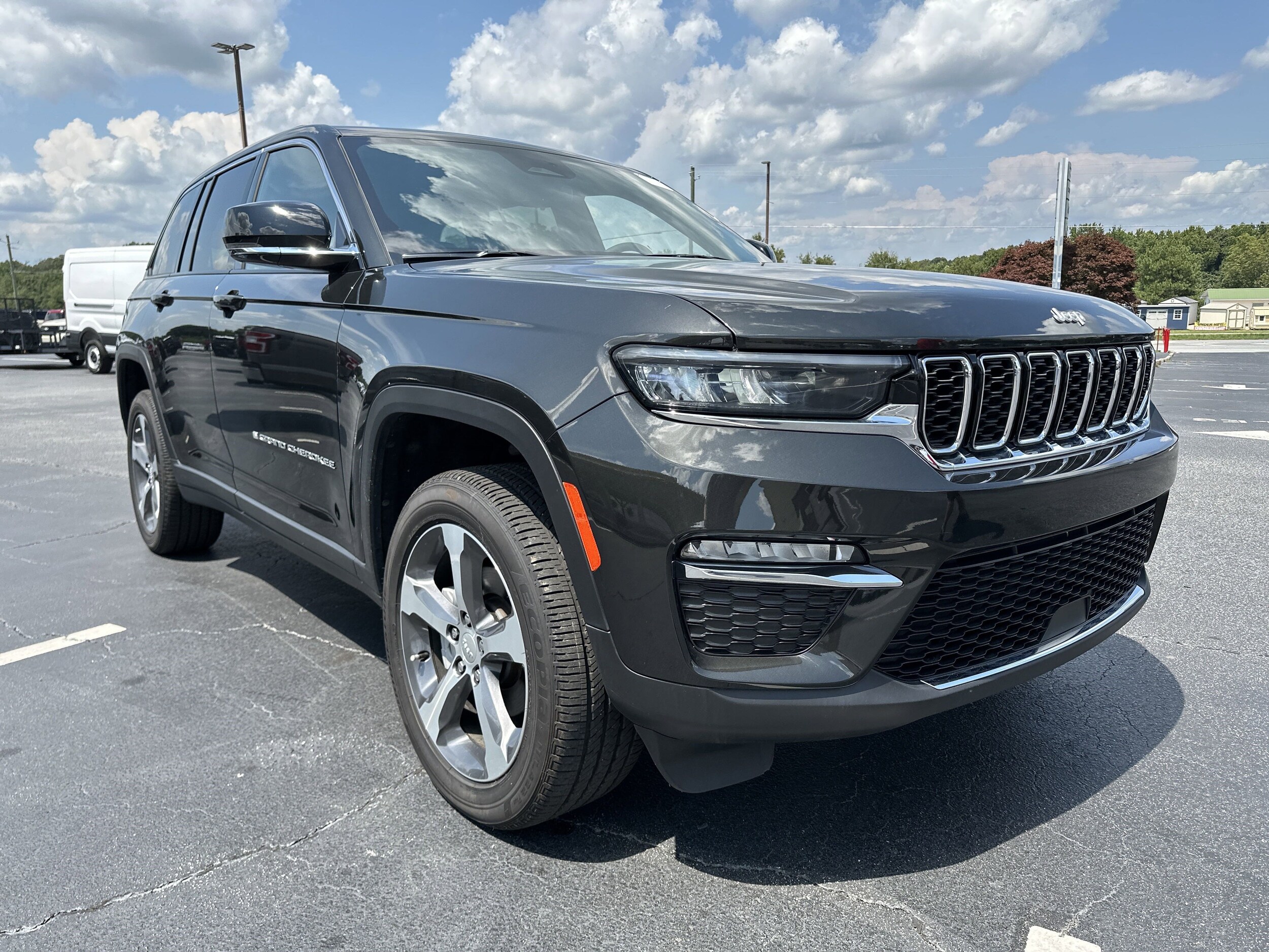2024 Jeep Grand Cherokee Limited photo 2