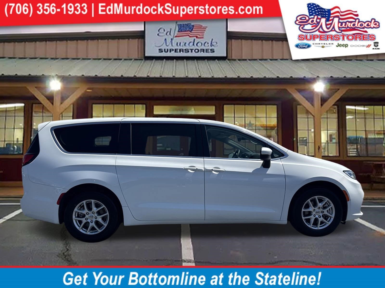 2023 Chrysler Pacifica Touring L's photo