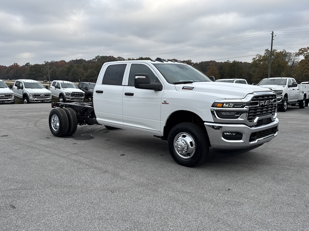 New 2026 Ram 3500 Chassis Cab 3500 TRADESMAN CREW CAB CHASSIS 4X4 60' CA Pickup