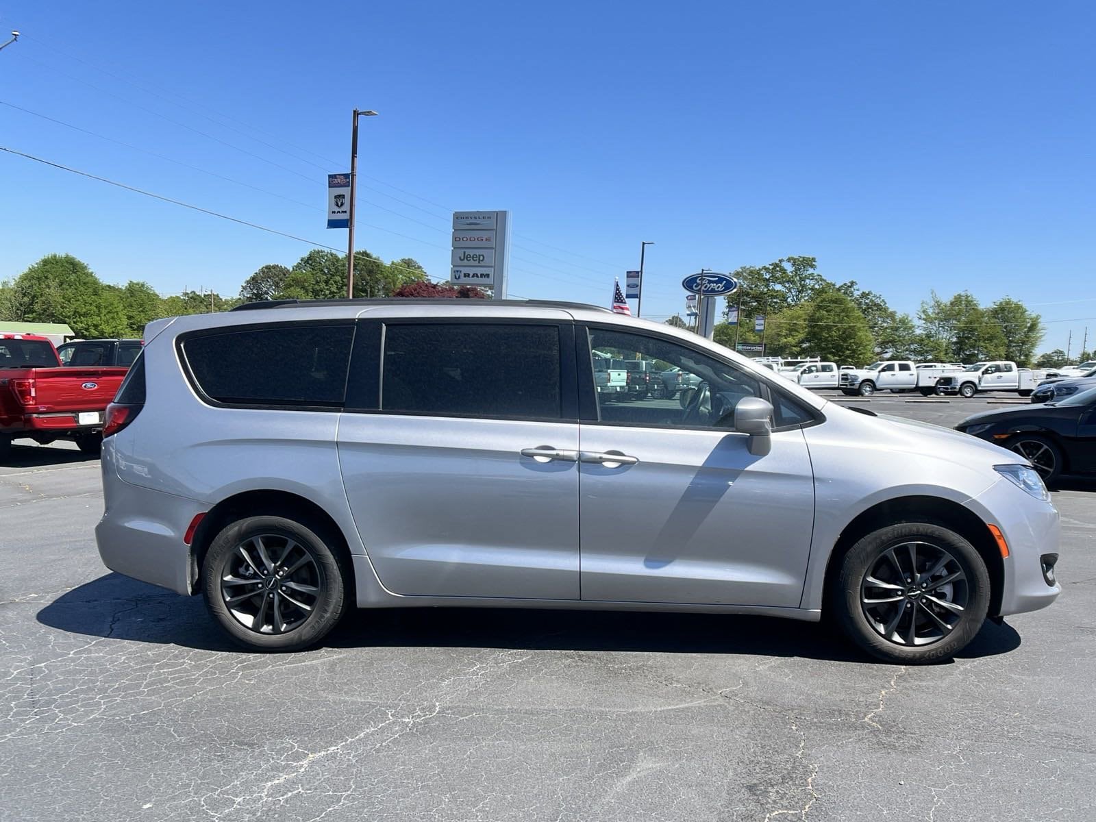 Used 2020 Chrysler Pacifica AWD LAUNCH EDITION with VIN 2C4RC3BG9LR252222 for sale in Lavonia, GA