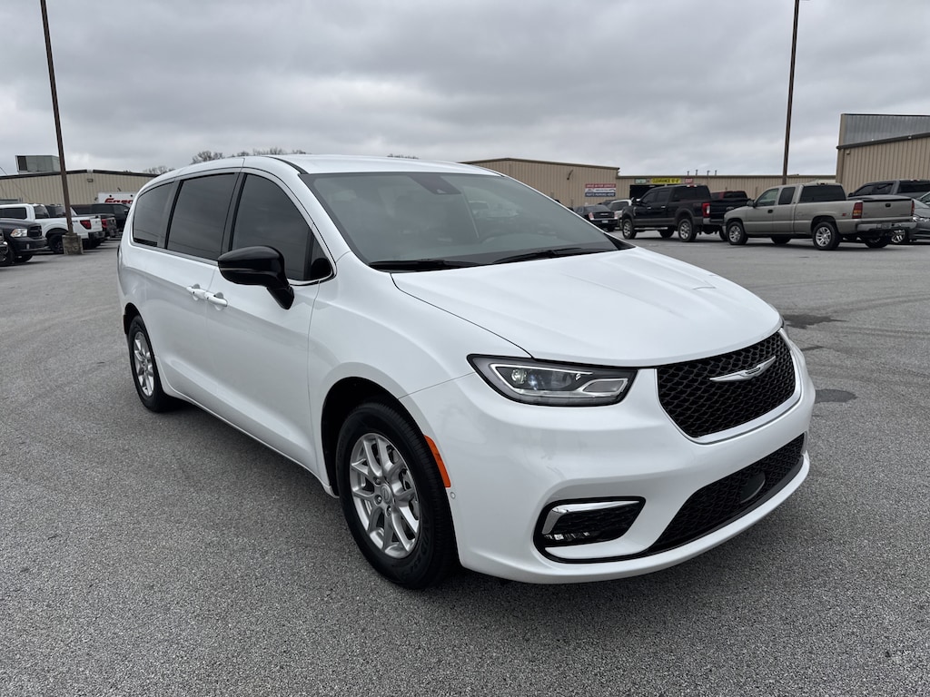 New 2026 Chrysler Pacifica SELECT Passenger Van
