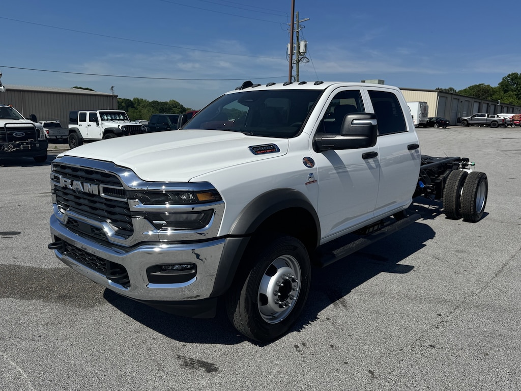 New 2026 Ram 5500 Chassis Cab TRADESMAN CREW 4X4 84' CA Pickup
