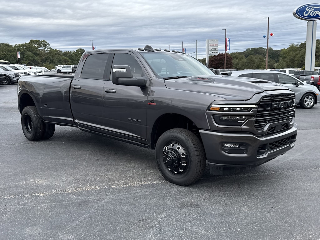 New 2025 Ram 3500 LARAMIE CREW CAB 4X4 8' BOX Pickup