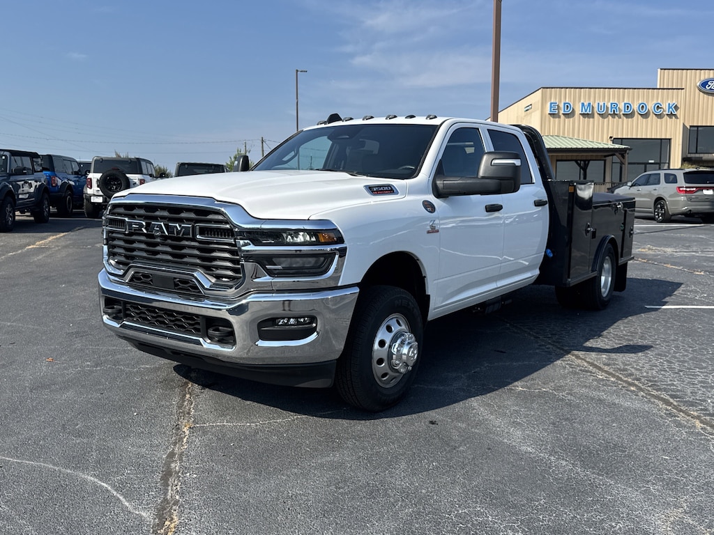 New 2025 Ram 3500 Chassis Cab 3500 TRADESMAN CREW CAB CHASSIS 4X4 60' CA Pickup
