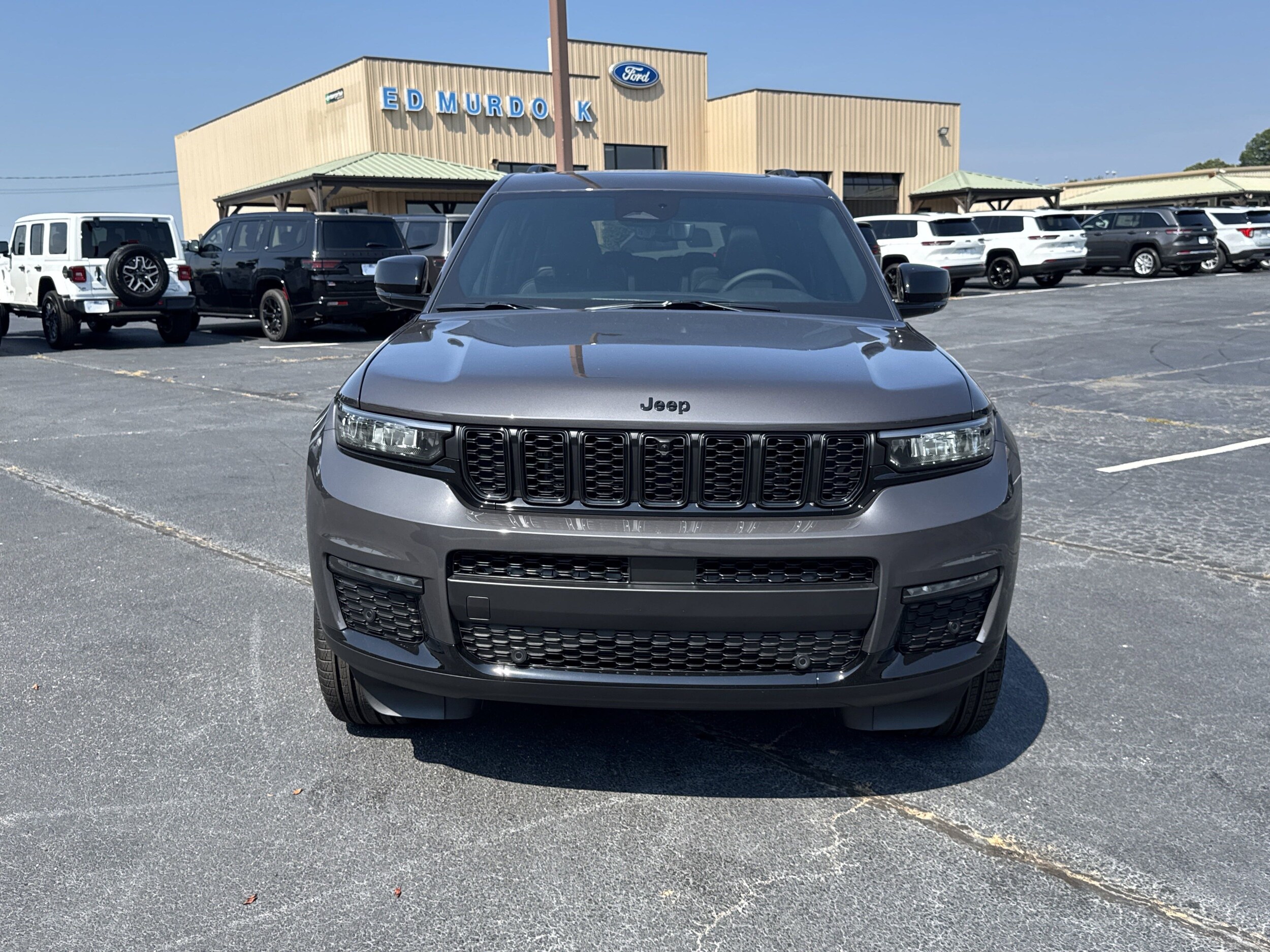 2025 Jeep Grand Cherokee Limited photo 3