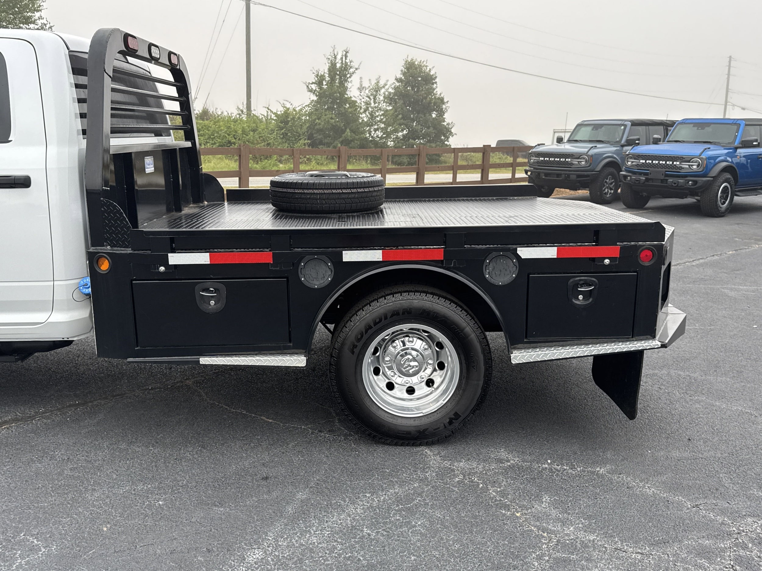2025 RAM 3500 Chassis Tradesman - Photo 9