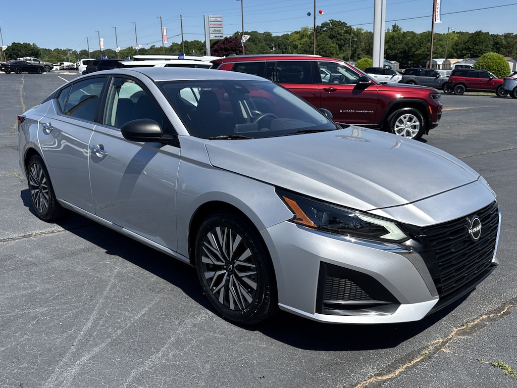 Used 2024 Nissan Altima 2.5 SV Sedan