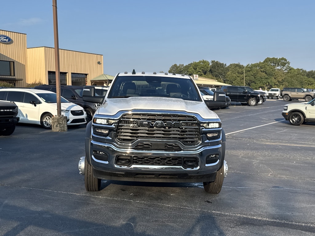 New 2025 Ram 4500 Chassis Cab 4500 TRADESMAN CHASSIS CREW CAB 4X4 84' CA Pickup
