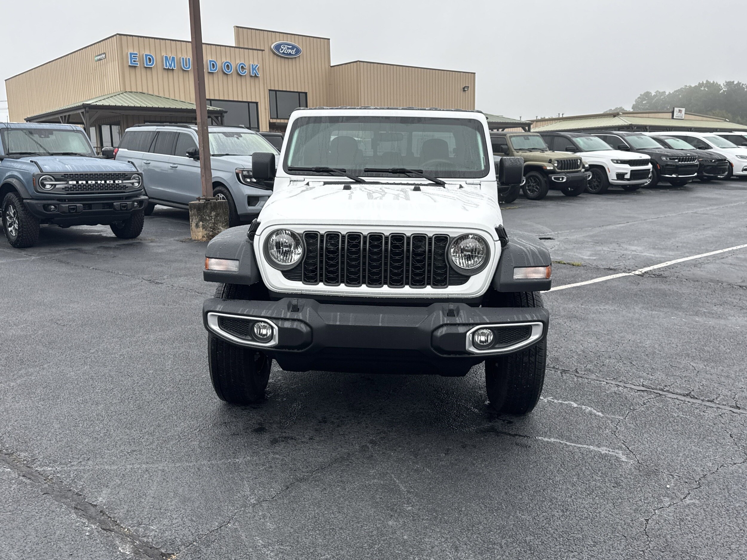 2025 Jeep Gladiator Sport photo 2