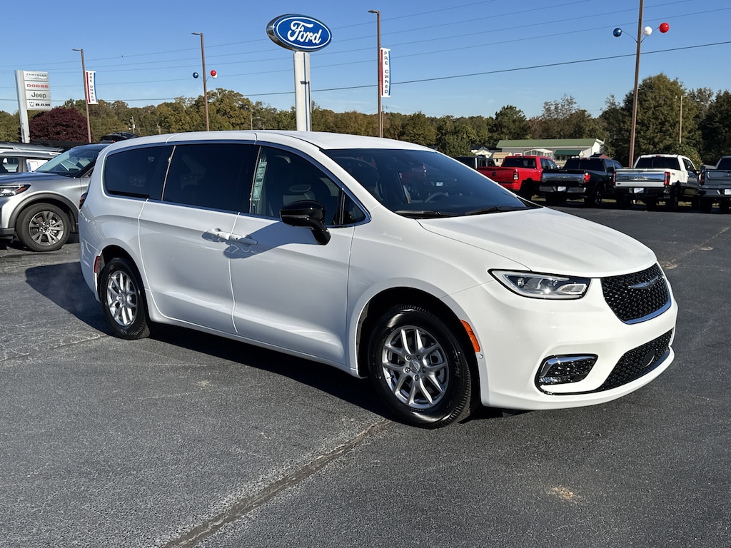 New 2026 Chrysler Pacifica SELECT Passenger Van