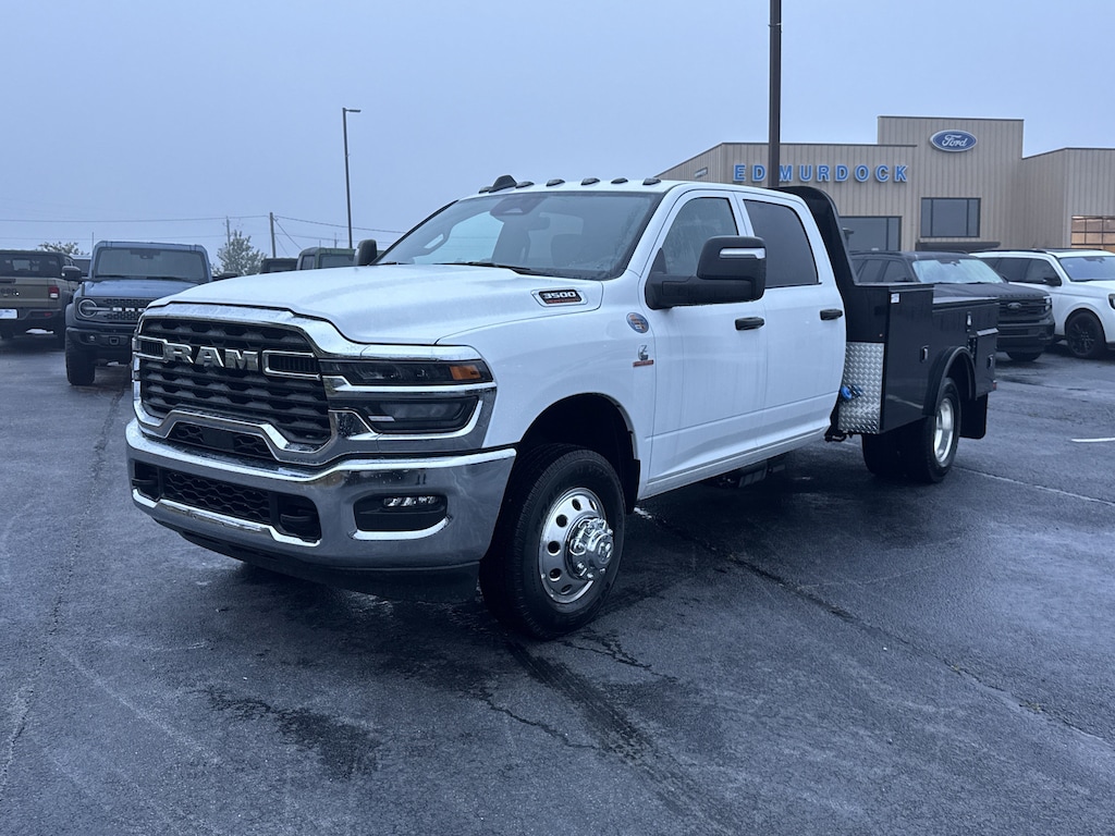 New 2025 Ram 3500 Chassis Cab 3500 TRADESMAN CREW CAB CHASSIS 4X4 60' CA Pickup