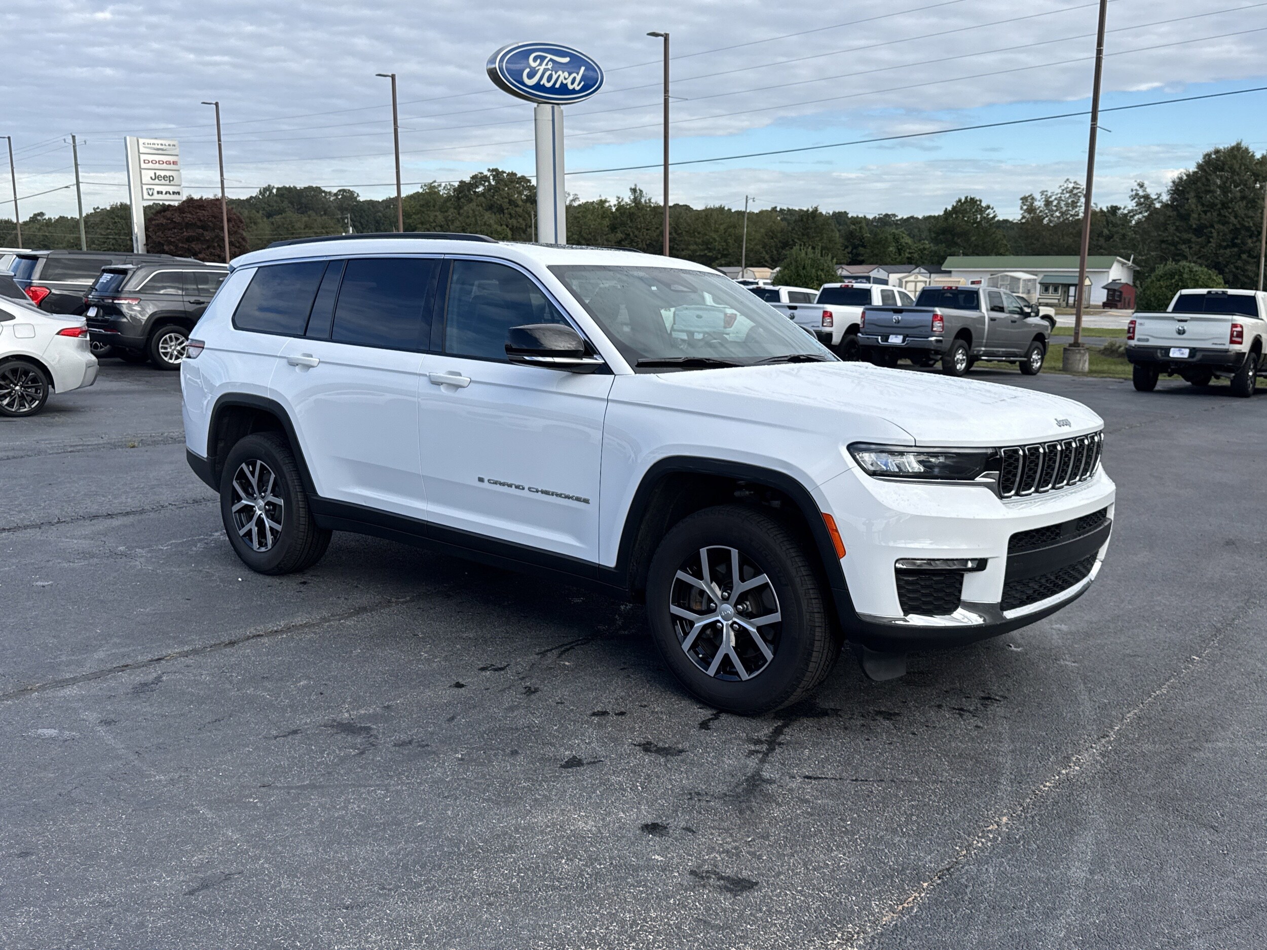 2024 Jeep Grand Cherokee Limited photo 3