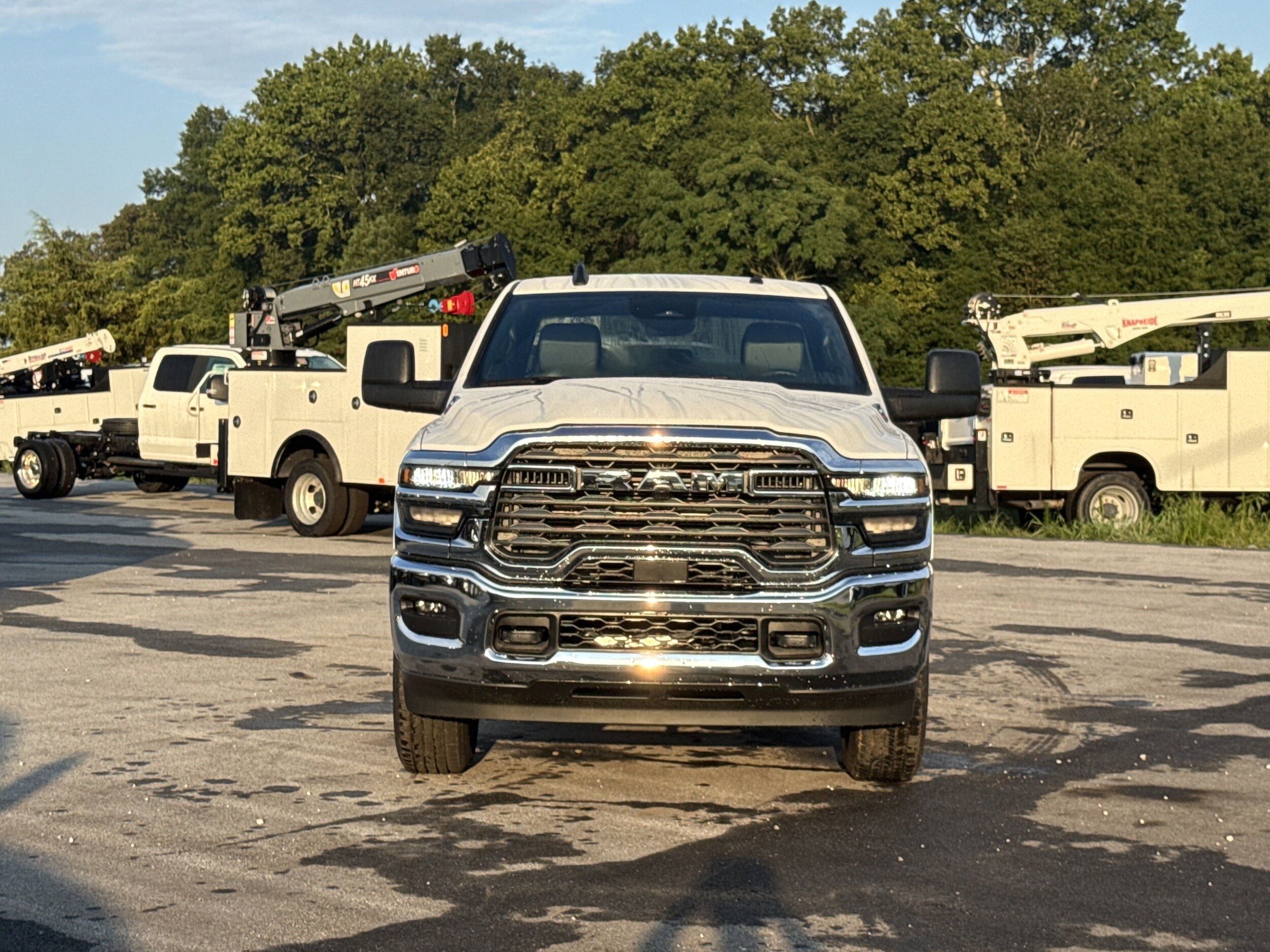 2025 Ram 2500 Tradesman photo 3