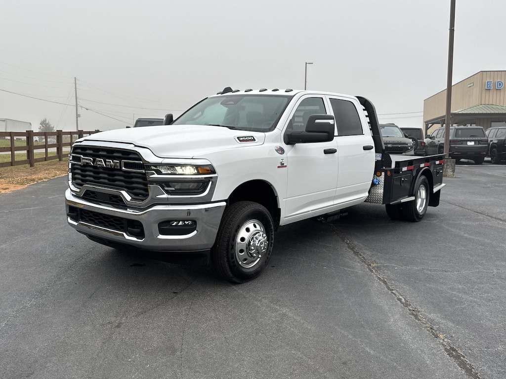 New 2025 Ram 3500 Chassis Cab 3500 TRADESMAN CREW CAB CHASSIS 4X4 60' CA Pickup