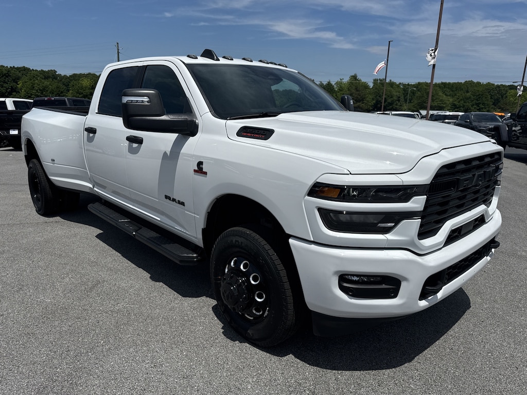 New 2026 Ram 3500 BIG HORN CREW CAB 4X4 8' BOX Pickup